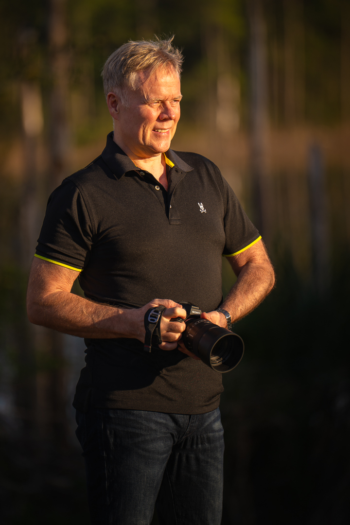 Jan-Tore Oevrevik teaching photography during a golden-hour field session